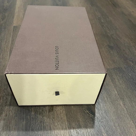 Authentic luxury LOUIS VUITTON wages - Picture 3 of 8